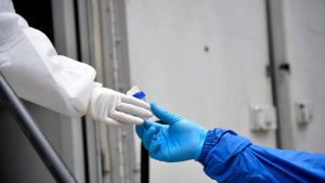 Els virus muten constantment, però això no sempre comporta conseqüències en les seves característiques i propietats (RAUL ARBOLEDA/AFP).  