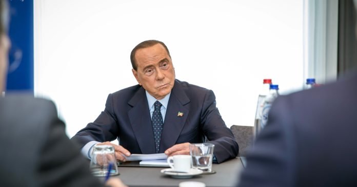 L'exprimer ministre d'Itàlia i magnat mediàtic Silvio Berlusconi en una imatge del 2019 al Parlament Europeu (European People's Party/Wikipedia)