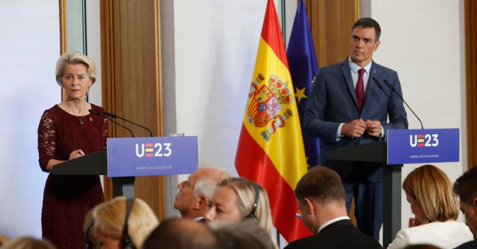 Ursula von der Leyen, presidenta de la Comissió Europea, juntament amb el president espanyol Pedro Sánchez (EU2023ES/Flickr)