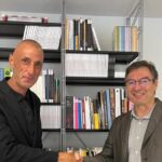 Josep Lluís Micó, degà de la FCRI Blanquerna, i Francesc Castanyer, de Junior Report Junior Report