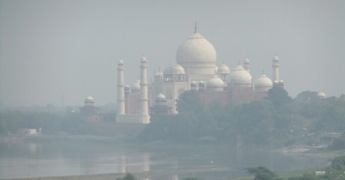 Imatge de fitxer del Taj Mahal ocult per la contaminació de l'aire (Vishal Bhargav Flickr)